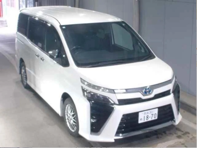 * Вручён ! * TOYOTA VOXY * ZWR80-0461260 *