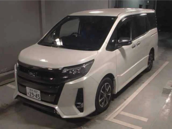 * Вручён в Москве ! * TOYOTA NOAH * ZRR80-0701123 *